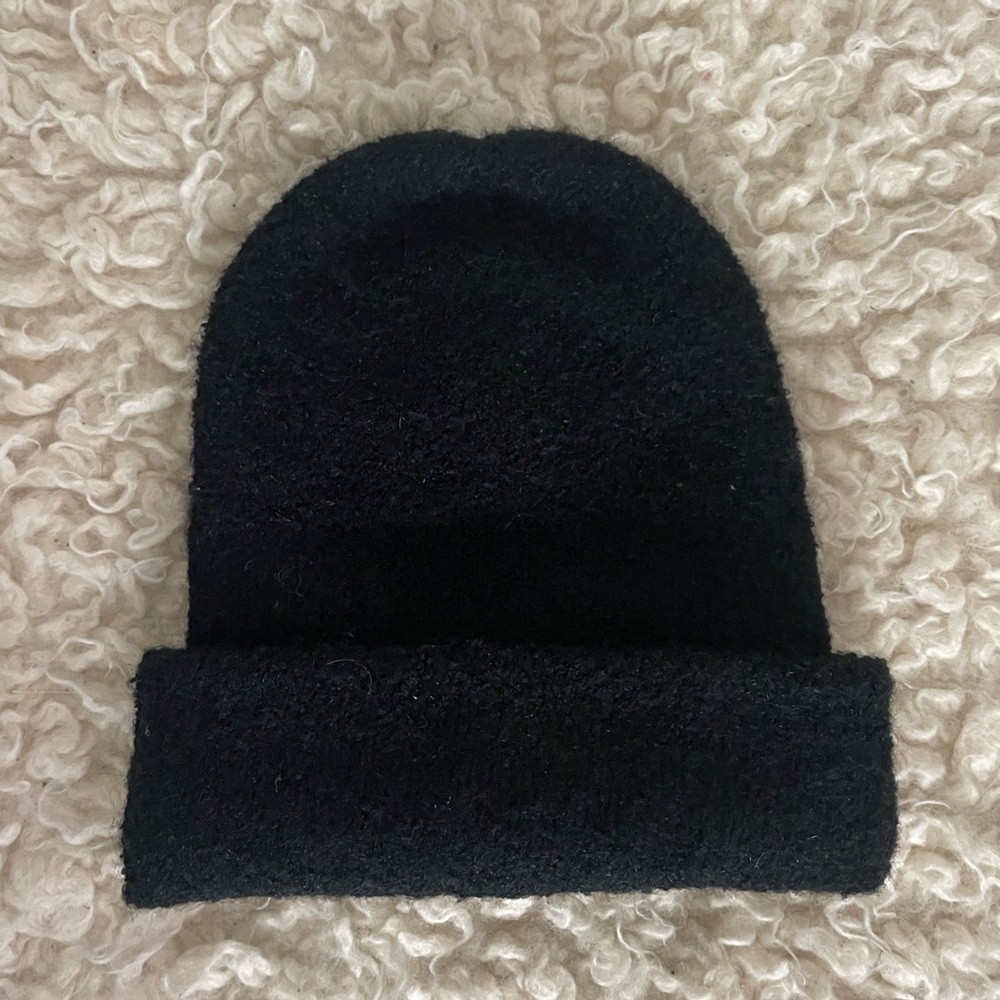 (NWOT) Black Thick Beanie Hat